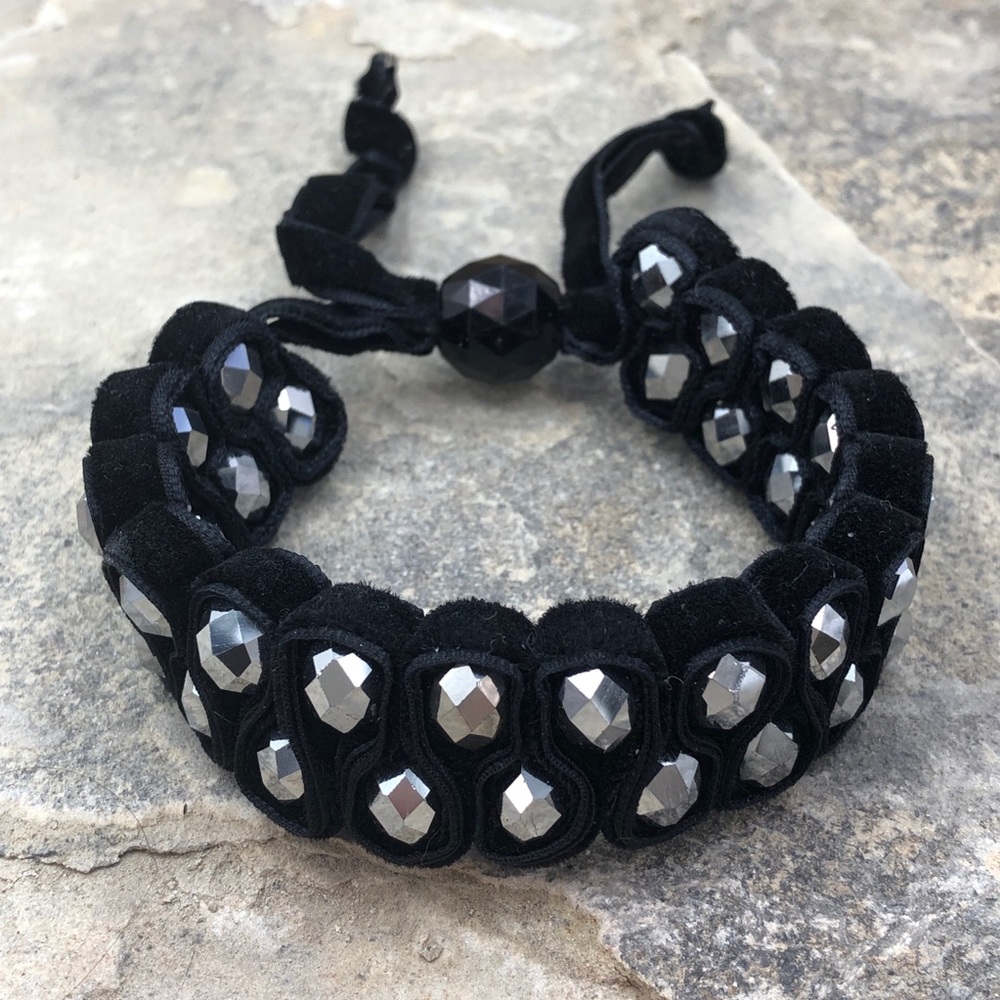 🍀 Black Velvet Beaded Pull Tie Bracelet